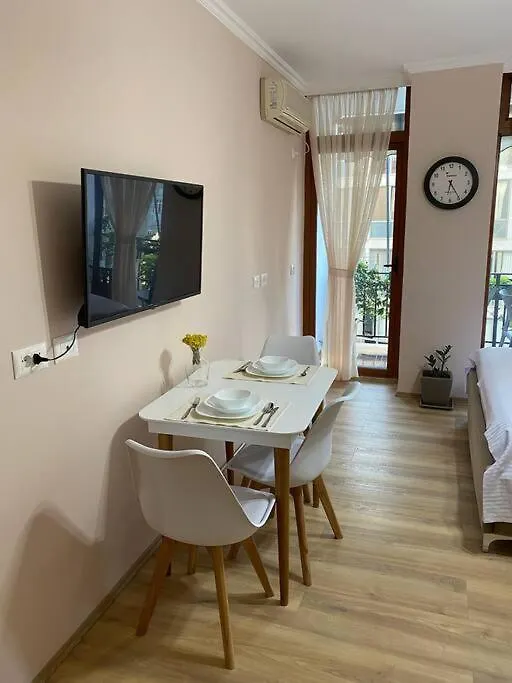 Mimosa'S Apartment With Lovely Balcony Tirana Albanien