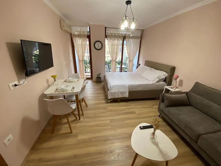 Mimosa'S Apartment With Lovely Balcony Tirana