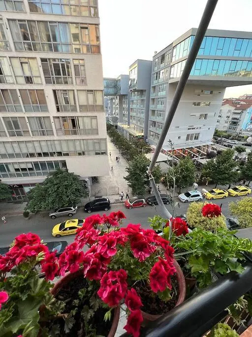Mimosa'S Apartment With Lovely Balcony Tirana Albanien